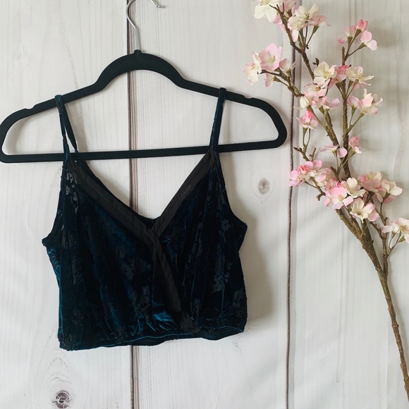 UO / KIMCHI BLUE / VELVET CROPPED TANK BLUE - Picture 2 of 5